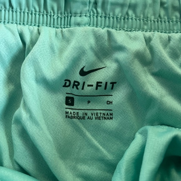 NIKE RUNNING SHORTS - Picture 2 of 2